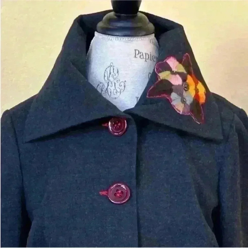 Gipsy Dark Gray Jacket With Embroidered Flowers On Collar US Size 8 Like New! - Picture 2 of 11